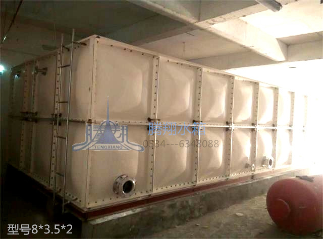 天津南湖智湾办公楼玻璃钢水箱安装例证